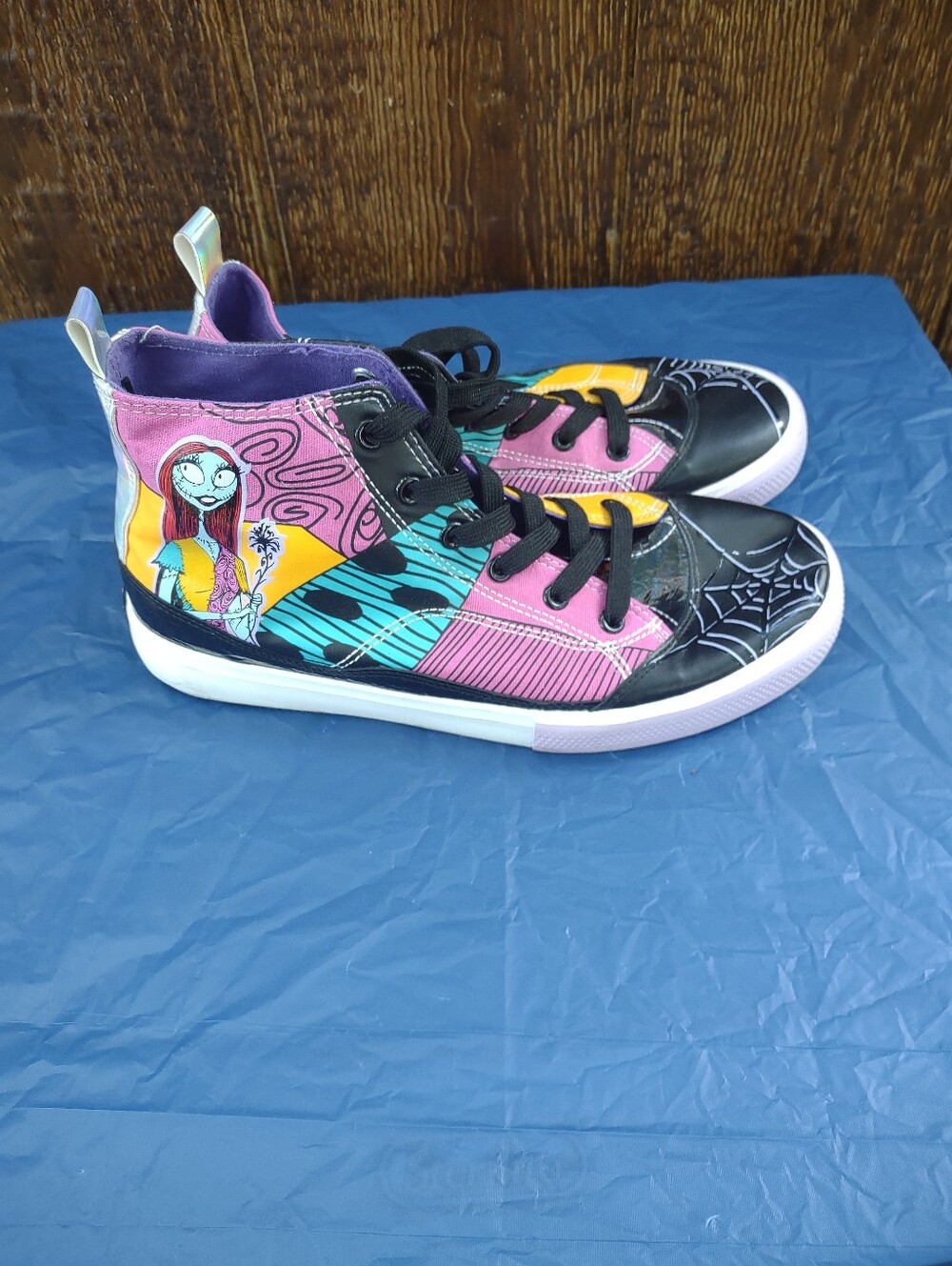 Disney The Nightmare Before Christmas high-top sneakers Women's 9